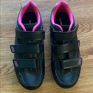 Tommaso cycling shoes with delta cleats